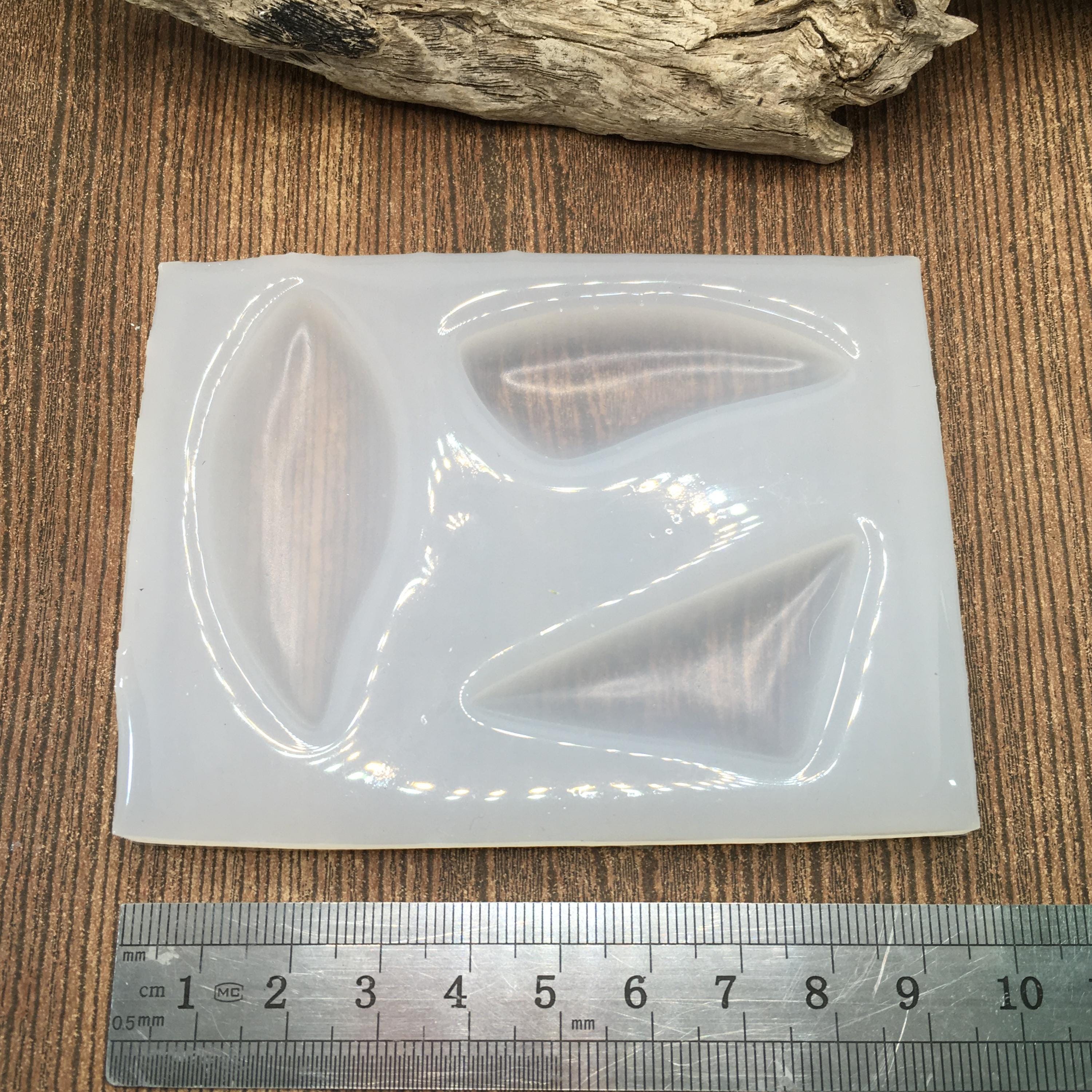 レジン　ハンドメイド　521 Silicone Cabochon Combo Mold - Irregular Drop Shapes