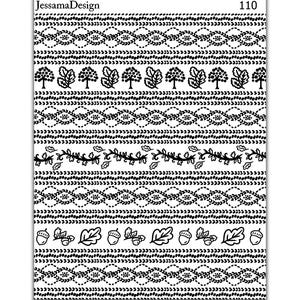 Op de afbeelding: Zwart-wit patroonontwerp met diverse decoratieve randen. Het ontwerp bevat stippellijnen, blad- en eikelmotieven en bloemelementen. De tekst "JessamaDesign" en het nummer "110" zijn zichtbaar.