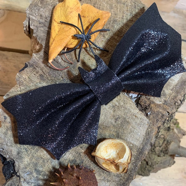 Bat Dog Collar Bowtie / Halloween Bat Bow tie / Oversized Bat Bowtie / 5 Sizes