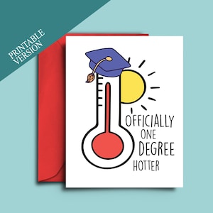 Linda tarjeta de graduación imprimible para graduados universitarios: oficialmente One Degree Hotter