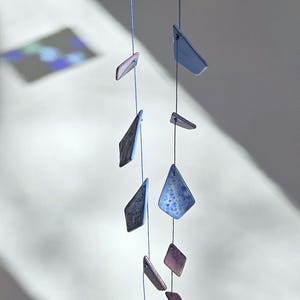 TILGA. Adorno de cerámica para pared o ventana; decoración minimalista para el hogar y el jardín; móvil; regalo único.