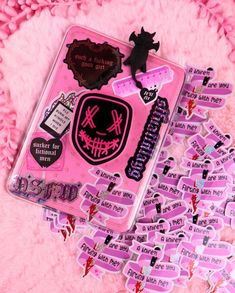 STFUATTDLAGG STICKER WATERPROOF, KINDLE STICKER, KOBO STICKER, KINDLE DECOR, EREADER ACCESSORIES, KOBO DECORATION, VINYL BOOKISH STICKER, DARK ROMANCE, SPICY BOOKS, BOOKTOK, Dark Romance Romcom