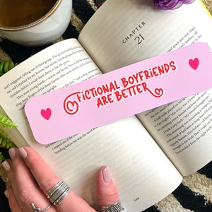 Fiktionale Freunde sind besser Lesezeichen-Ticket | Rosa Lesezeichen | Lesezeichen-Gutschein | Niedlich | Geschenk für Buchliebhaber | Schmutz | Dunkle Romanze