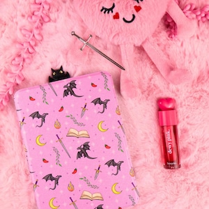 Étui Kindle « Dragons romantiques » | Booktok | ClearCase | Cadeau pour lecteurs | Livres érotiques | Accessoires Kindle | Fantastique | Érotique | Cadeau pour amoureux des livres