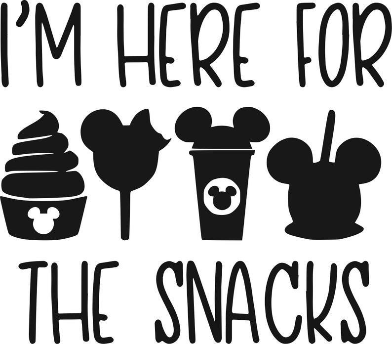 Peut inclure: Design graphique noir et blanc avec le texte "I'm here for the snacks" et quatre silhouettes noires de snacks Disney populaires&nbsp;: un cornet de glace Mickey Mouse, un bretzel Mickey Mouse, une tasse de caf&eacute; Mickey Mouse et une pomme Mickey Mouse.