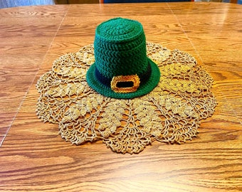 Centro de mesa con sombrero del día de San Patricio, solo patrón