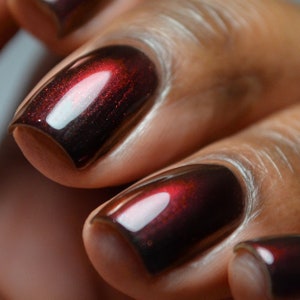 Red to Black Multichrome Nail Polish - Red and Black Color Shifting Chrome Nails - Neo