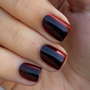 Red to Black Multichrome Nail Polish Red and Black Color Shifting Chrome Nails Neo image 2