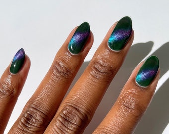 Deep Teal Blue to Forest Green Magnetic Color Shifitng Multichrome Vegan Nail Polish - Mobius