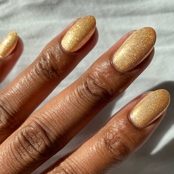 75 Festive Gold Christmas Nail Art and Nail Designs To Wear 2024 | Sarah  Scoop