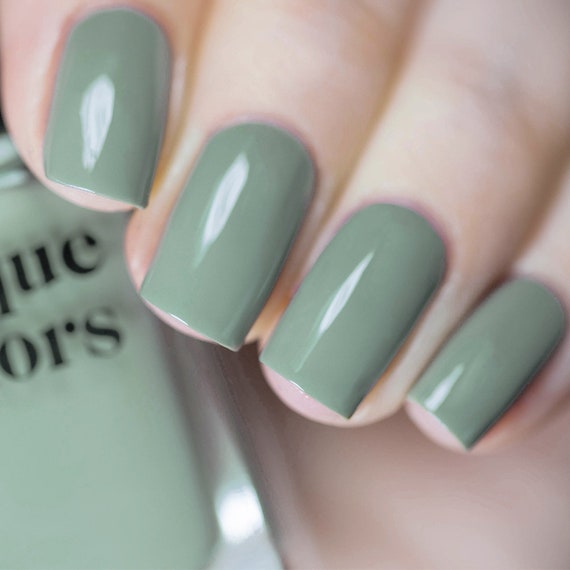 20 Dark Green Nail Polish Ideas Trending for Winter