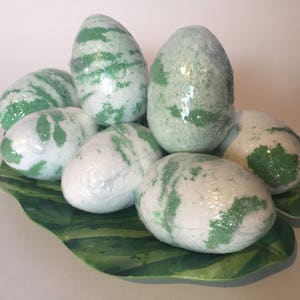 Dino Egg Surprise Bath Bomb