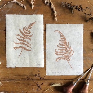 Linolschnitt „Kupferfarbener Adlerfarn“: Handgezogener botanischer Druck auf Lokta-Papier (5x7)