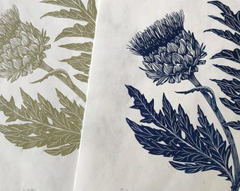 Linoryt z karczochem: ręcznie rysowana sztuka botaniczna na papierze Kozo