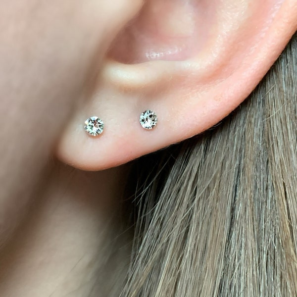 Aretes de 3 mm con elementos de Swarovski Pequeños y pequeños de acero inoxidable Combinación básica Versátil Clásico Hipoalergénico Garra de plata Atemporal