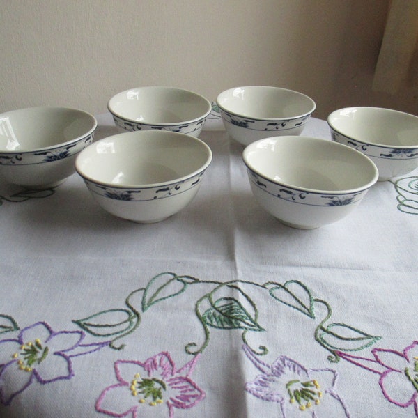 Set von 6 Reisschüssel, weiss mit blauem Lotos, Taiwan China Bone
