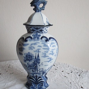 Delft lidded vase, porcelain, vintage vase, blue and white