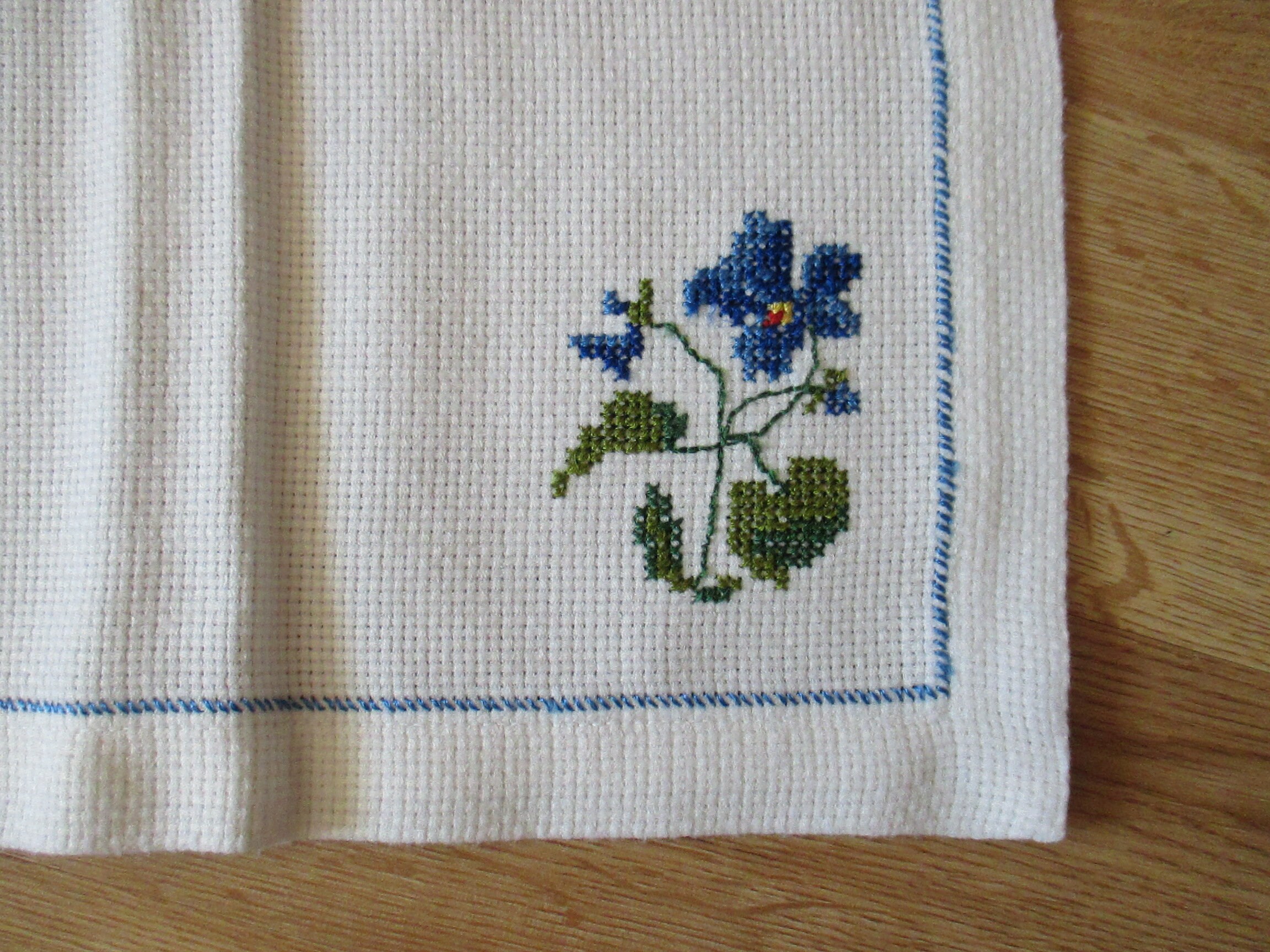 Vintage place mats5 place mats cross stitch different | Etsy