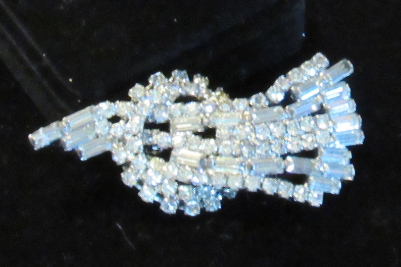or Shoe Clips Vtg SET of BROOCH /& EARRINGS High End Baguette Round Rhinestones in Silvertone