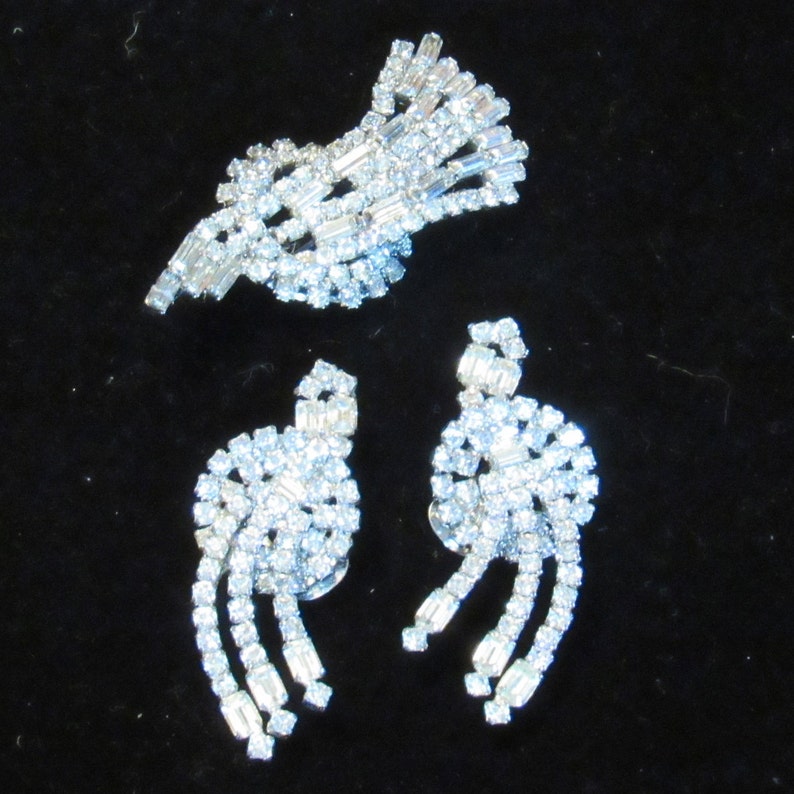 or Shoe Clips Vtg SET of BROOCH /& EARRINGS High End Baguette Round Rhinestones in Silvertone