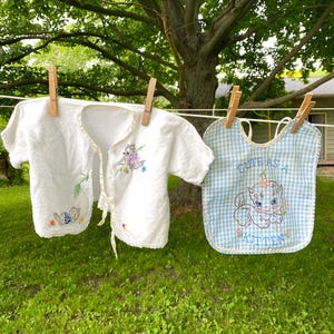 ヴィンテージ ベビー スタイ＆セーター カーディガン 猫 子猫 ブルー 1950年代 50年代 保育園 女の子 男の子 刺繍