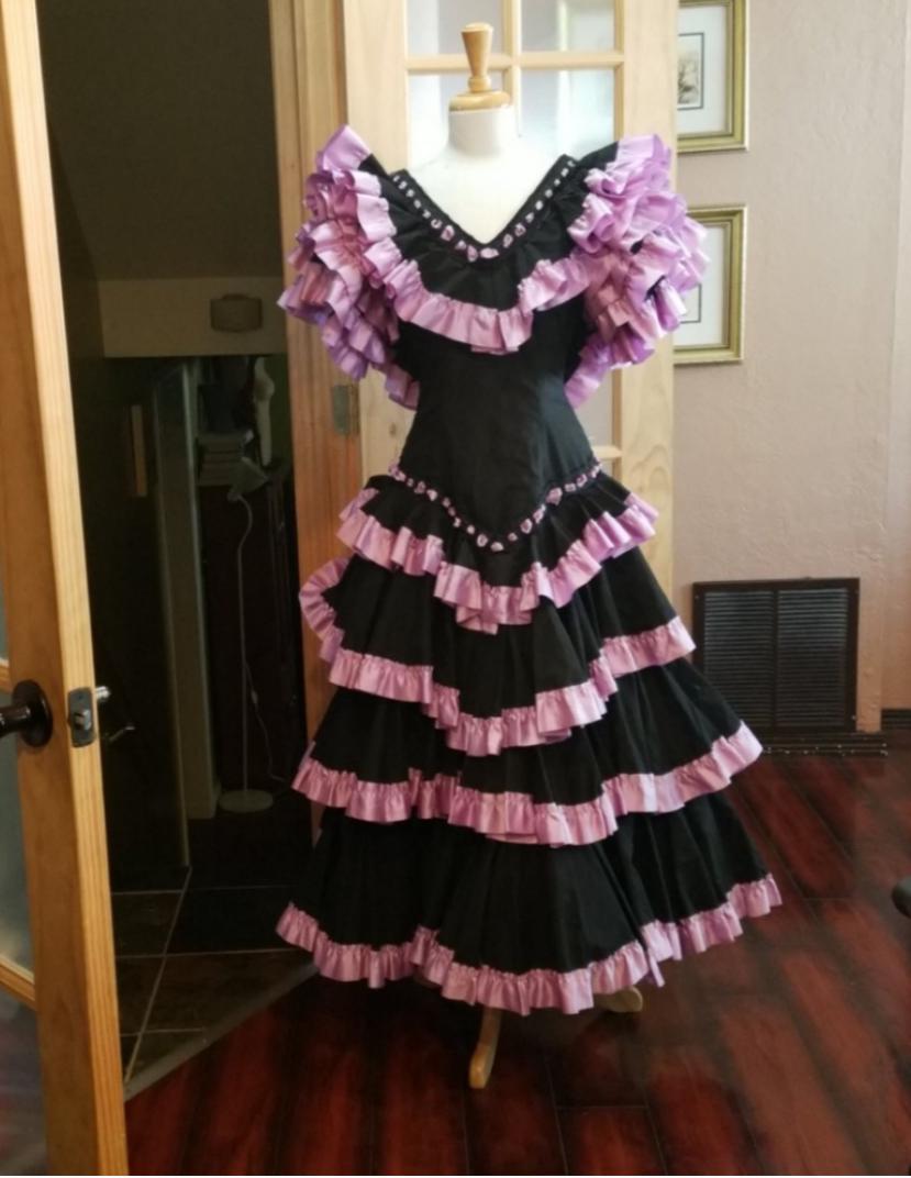 Very beautiful detailed handmadevintage flamenco dress for professional Sevillanas Spanish dress with lots of ruffles beautiful purple lace