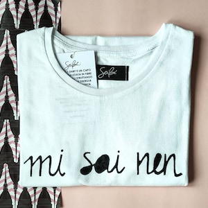 Dames T-shirt met geschilderde Piemontese tekst "mi sai nen", biologisch katoenen T-shirt - cadeau-idee, aanpasbaar