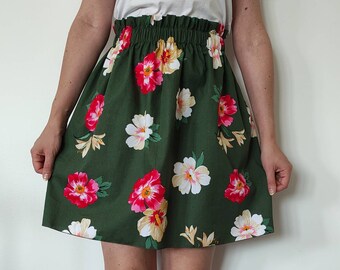 Short skirt with ruffles at the waist, in pure cotton, ONE SIZE - patterned skirt, curled at the waist, fresh, light women's skirt, green with flowers