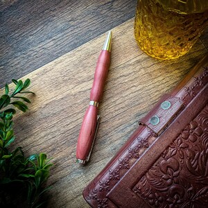 Ceder handgedraaide slanke pen | Hoogwaardig premium hout | Thuiskantoor cadeau