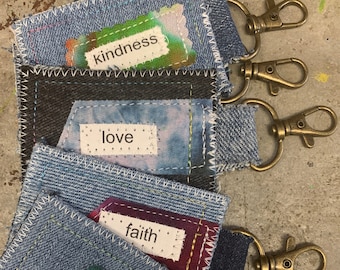 Llavero inspirador, llaveros de mezclilla, reciclados, palabras de afirmación Fe, Esperanza, Amor