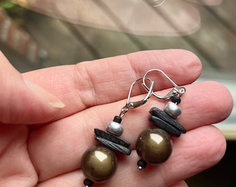 resin and wood earrings inukshut 2