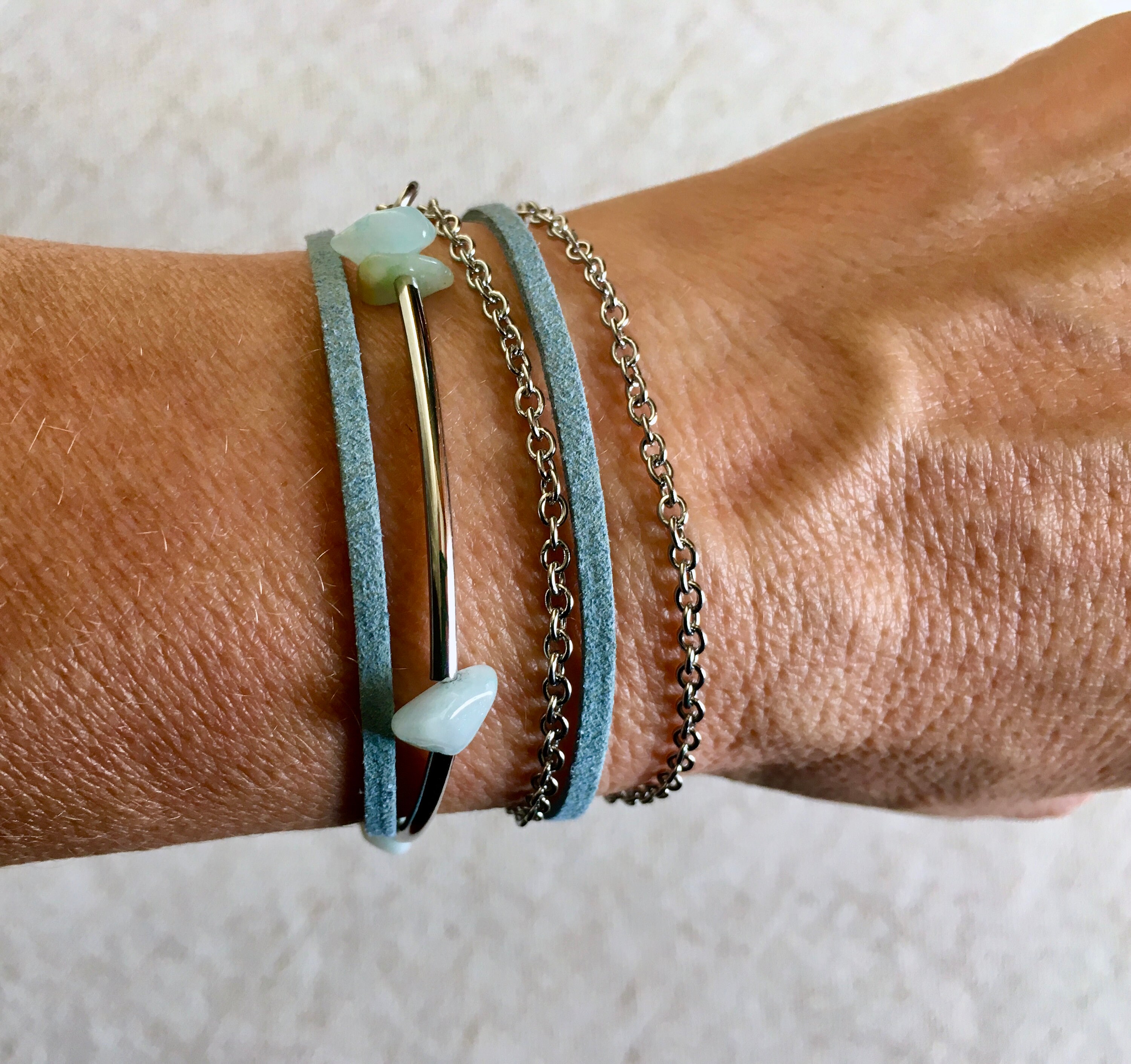 delicate necklace or bracelet of semi-precious stone and suede, "Farandole"