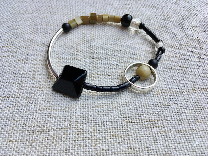 asymmetrical black and olive bracelet mounted on elastic, Keops image 1