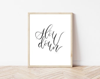 Slow Down Art Print - Impresión de arte de caligrafía moderna - Impresiones de citas - Arte de la cita - Impresiones de arte en blanco y negro - Arte de pared de cita - Arte tipográfico