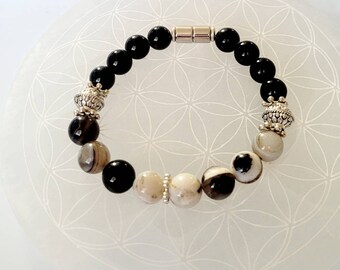 Banded Agate and Onys magnetic bracelet