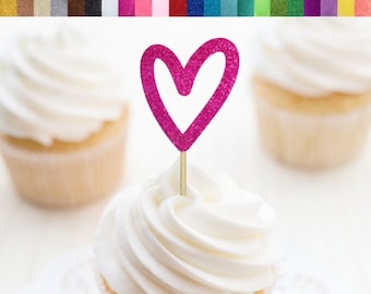 Op de afbeelding: Roze glitter hart cupcake topper. De topper is gemaakt van karton en heeft een glitter afwerking. Het is perfect om een ​​toets van glitter toe te voegen aan je cupcakes.