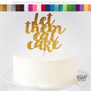Puede incluir: Topper para pastel de cartulina dorada con purpurina con el texto "let them eat cake".