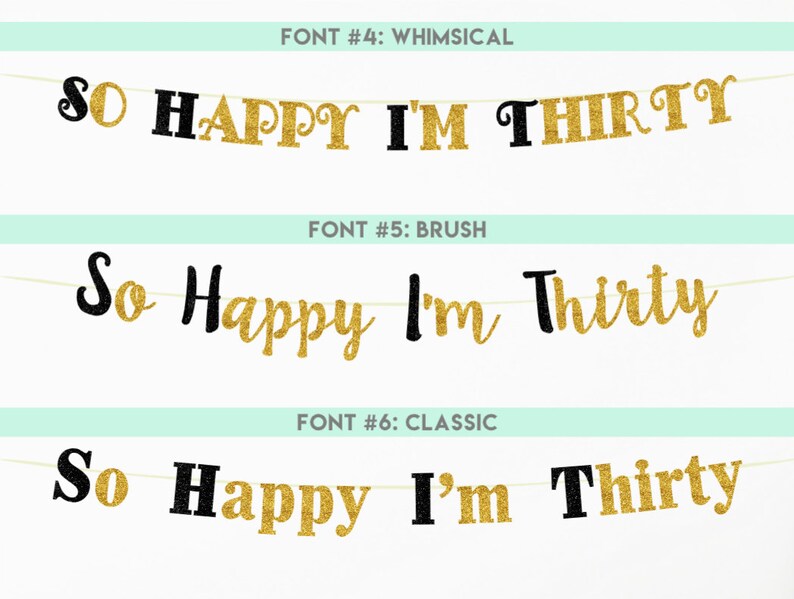 Peut inclure: Trois styles de police diff&eacute;rents pour la phrase "So Happy I'm Thirty" en paillettes dor&eacute;es et en lettres noires. La phrase est affich&eacute;e sur un fond blanc avec une banni&egrave;re bleu clair au-dessus et en dessous du texte.