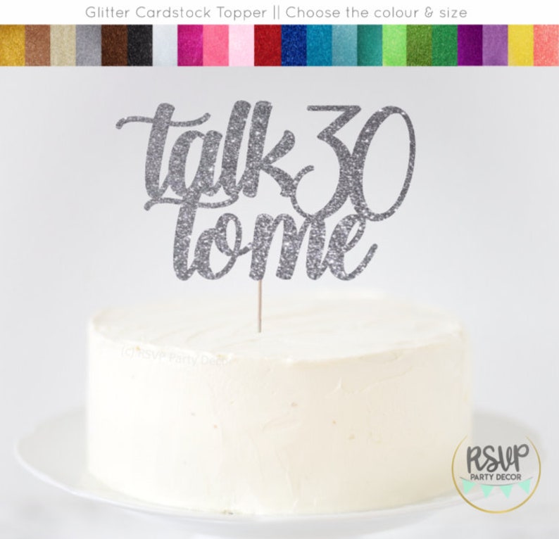 Pu&ograve; includere: Topper per torta in cartoncino glitterato argento con il testo "Talk 30 to me".