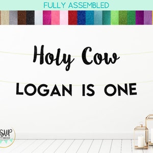 カスタム Holy Cow I&#39;m One バナー、農場をテーマにした 1 歳の誕生日バナー、牛の 1 歳の誕生日パーティーの装飾、パーソナライズされた納屋の 1 歳の誕生日バナー