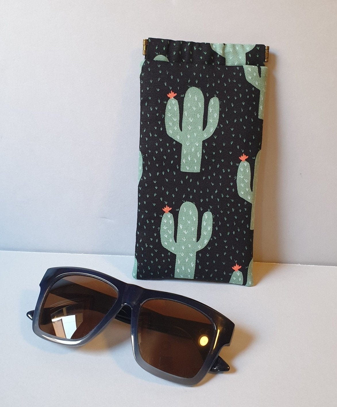 Funda de gafas de sol con apertura de clip de resorte Etsy