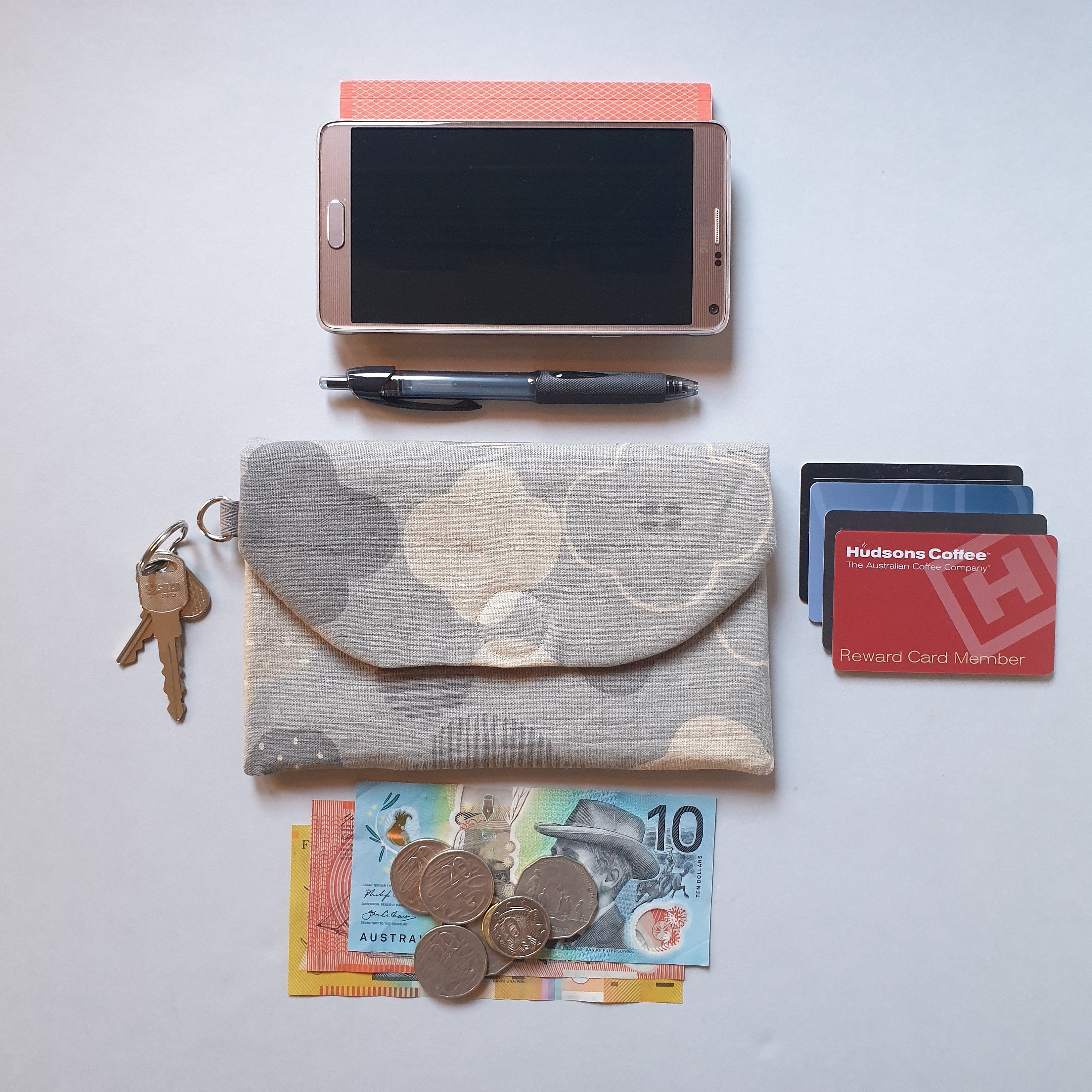 最新入荷 Cloth Wallet - Pocket With Magnet Holds Phone, Zip for Notes 小物