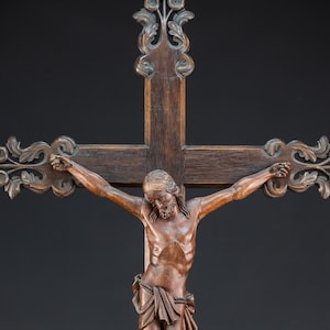 42,1 &quot;/ 107 cm groß | Wand Kruzifix | 1800er Jahre Antikes Hölzernes Kirchenkreuz | 19th Century Holzschnitzerei Jesus Christus