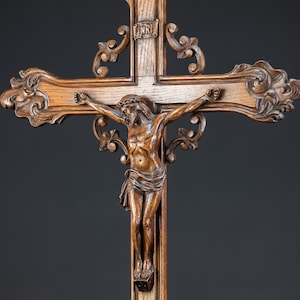 Wand Kruzifix | 86 cm groß | 1800er Holzkirche Kreuz | 19th Century Holzschnitzerei Jesus Christus Kreuzigung