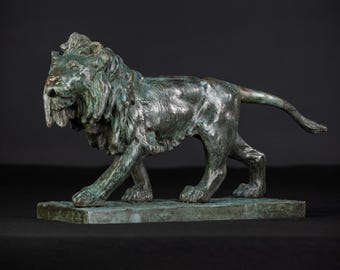 Statue de Lion en Bronze Antique par Clovis-Edmond Masson | Sculpture animalière française de la fin des années 1800 - Début des années 1900 | 15,2 po. / 38,5 cm de large