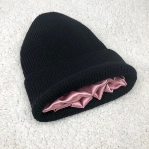サテン裏地ニットビーニー冬帽子 ブラック