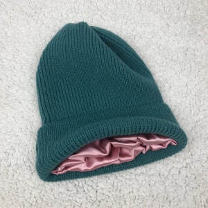 Berretto foderato in raso da donna per l'inverno, colore verde acqua