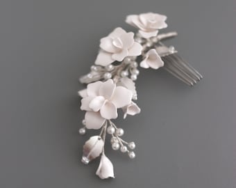 Witte bloem bruiloft hoofddeksel, bloemen en bladeren bruidshaaraccessoires, realistische bloem bruidshaarstuk