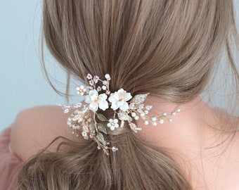 White flower wedding hairpiece, Creme bridal flower headpiece, Simple flower hair accessories for bride