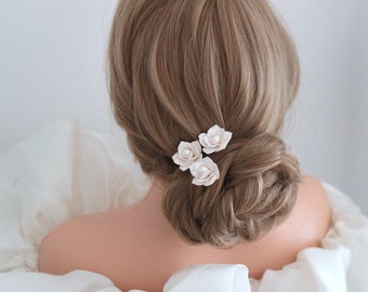 White flower bridal hair pins, Flower and pearl wedding headpiece, Simple flower hairpiece for bride